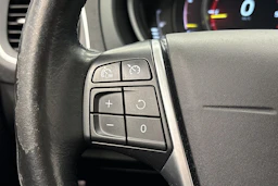 valkoinen Volvo V40 2017 kuva 16.