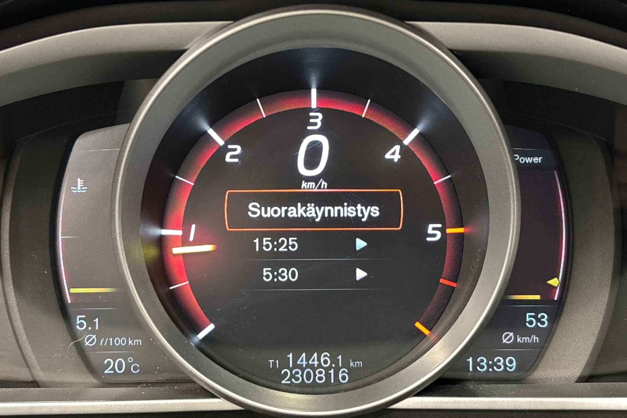 valkoinen Volvo V40 2017 kuva 18.