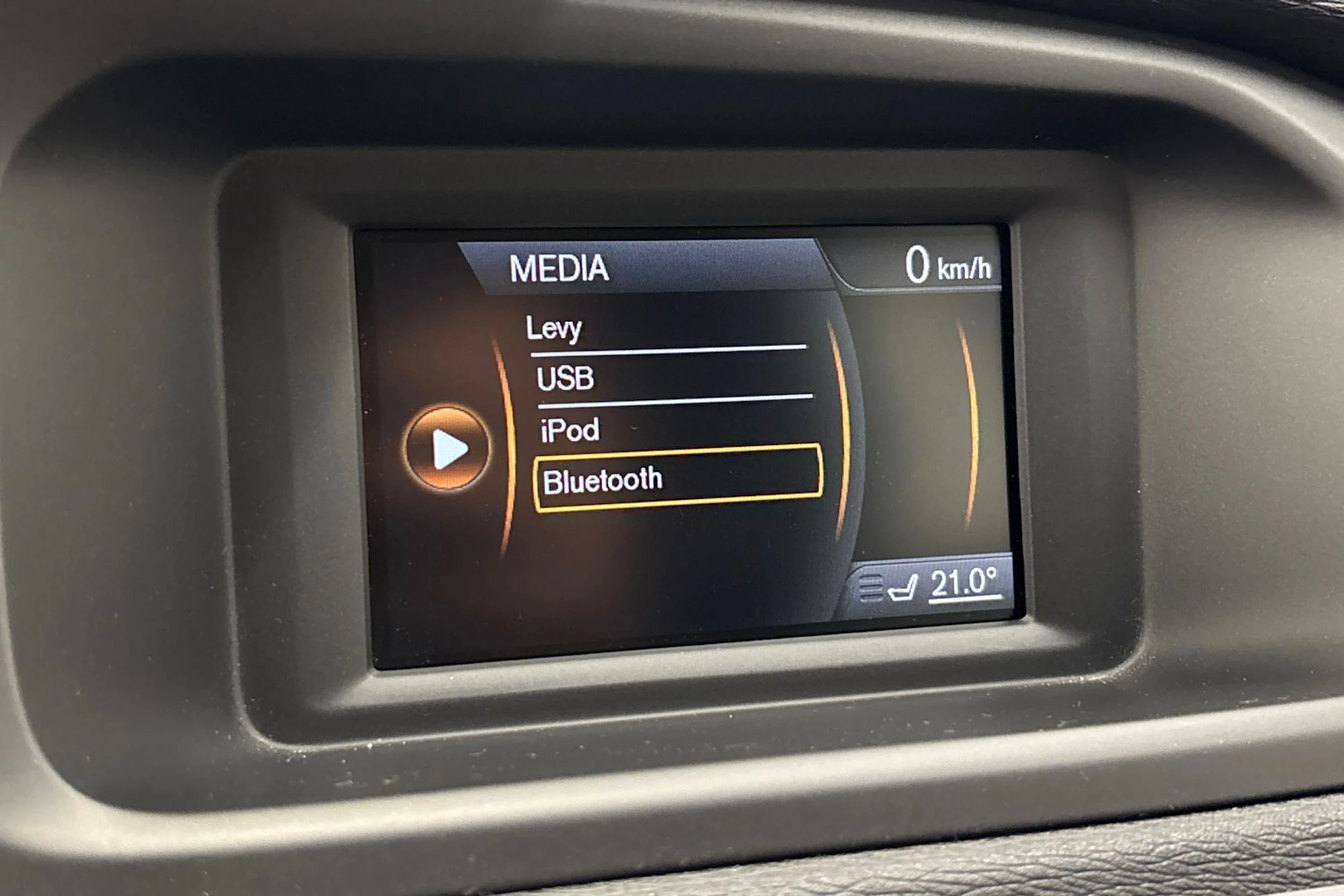 valkoinen Volvo V40 2017 kuva 19.