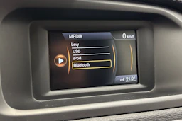 valkoinen Volvo V40 2017 kuva 19.