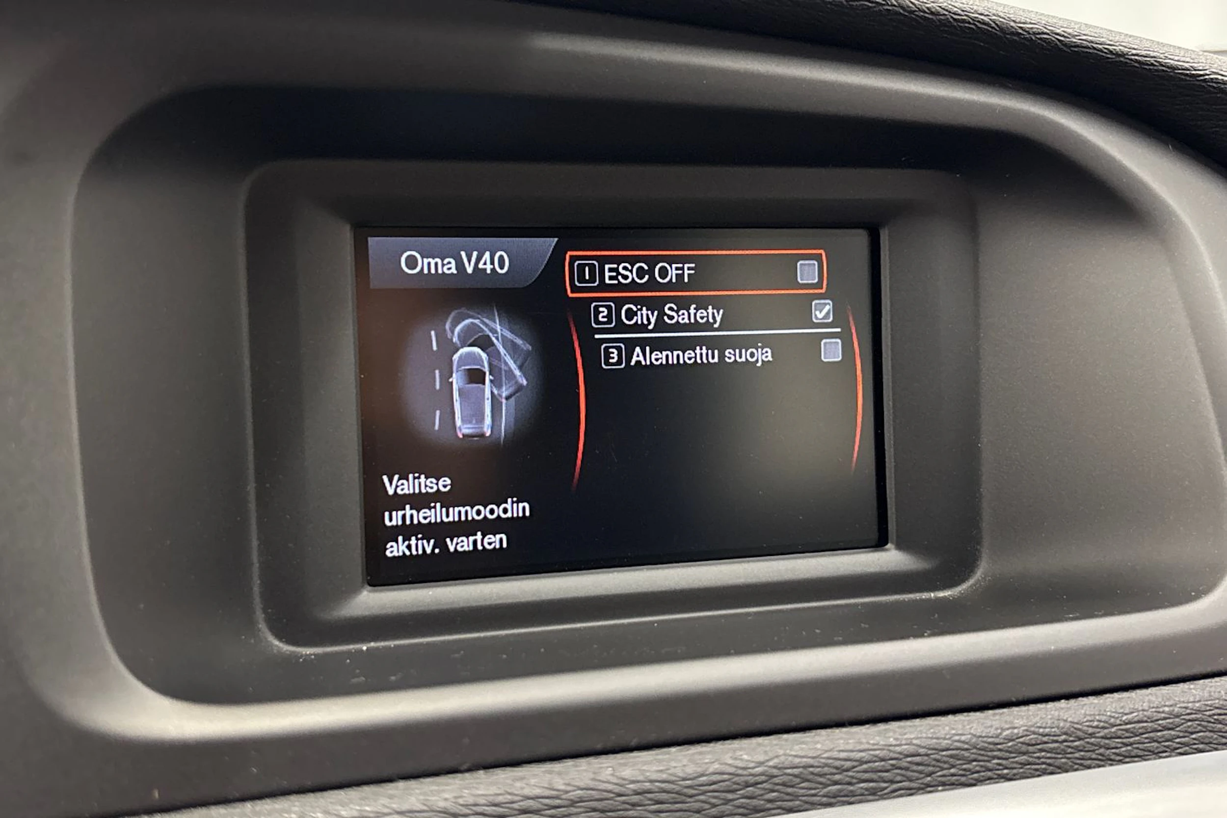 valkoinen Volvo V40 2017 kuva 20.