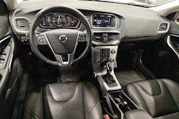 sininen Volvo V40 2017 kuva 7.