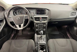 Punainen Volvo V40 2018 kuva 7.