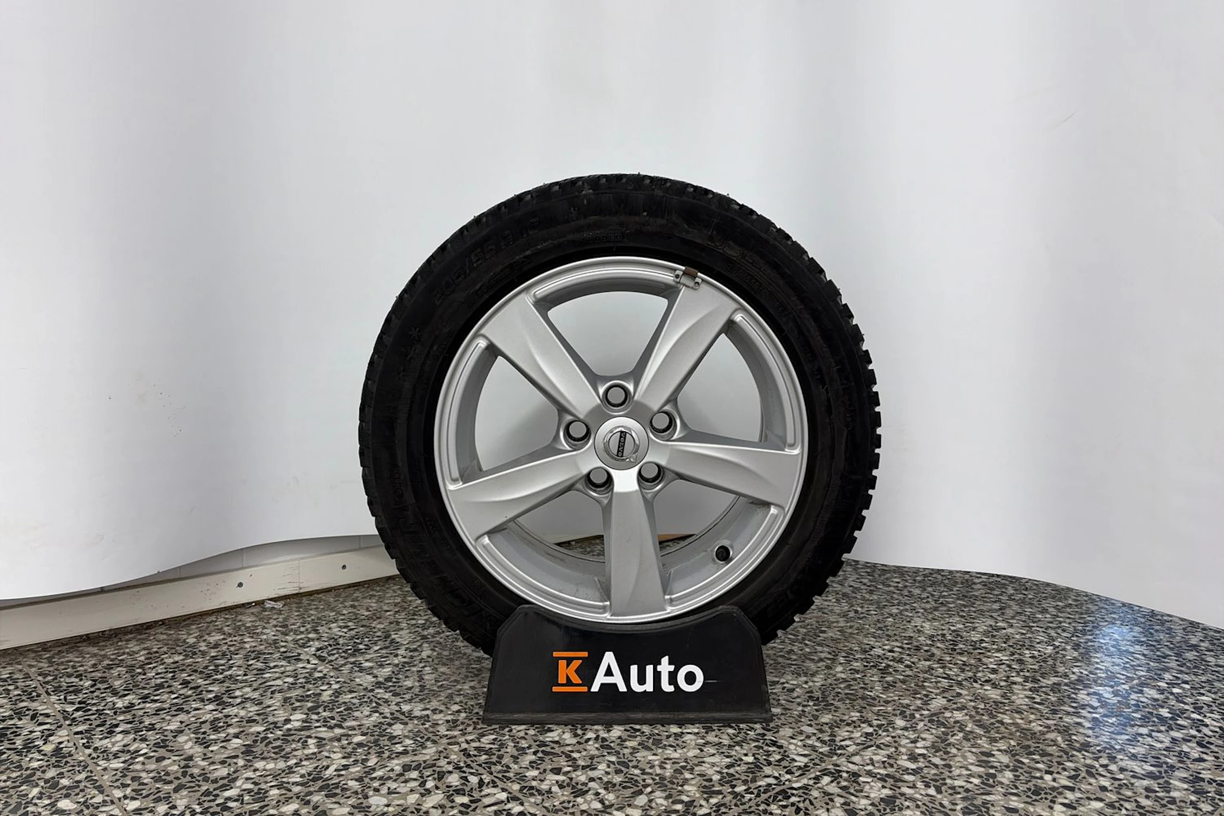 Punainen Volvo V40 2018 kuva 10.