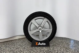 Punainen Volvo V40 2018 kuva 10.