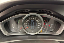 Punainen Volvo V40 2018 kuva 13.