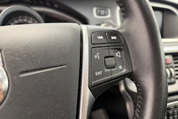 Punainen Volvo V40 2018 kuva 15.