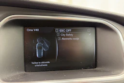 Punainen Volvo V40 2018 kuva 18.