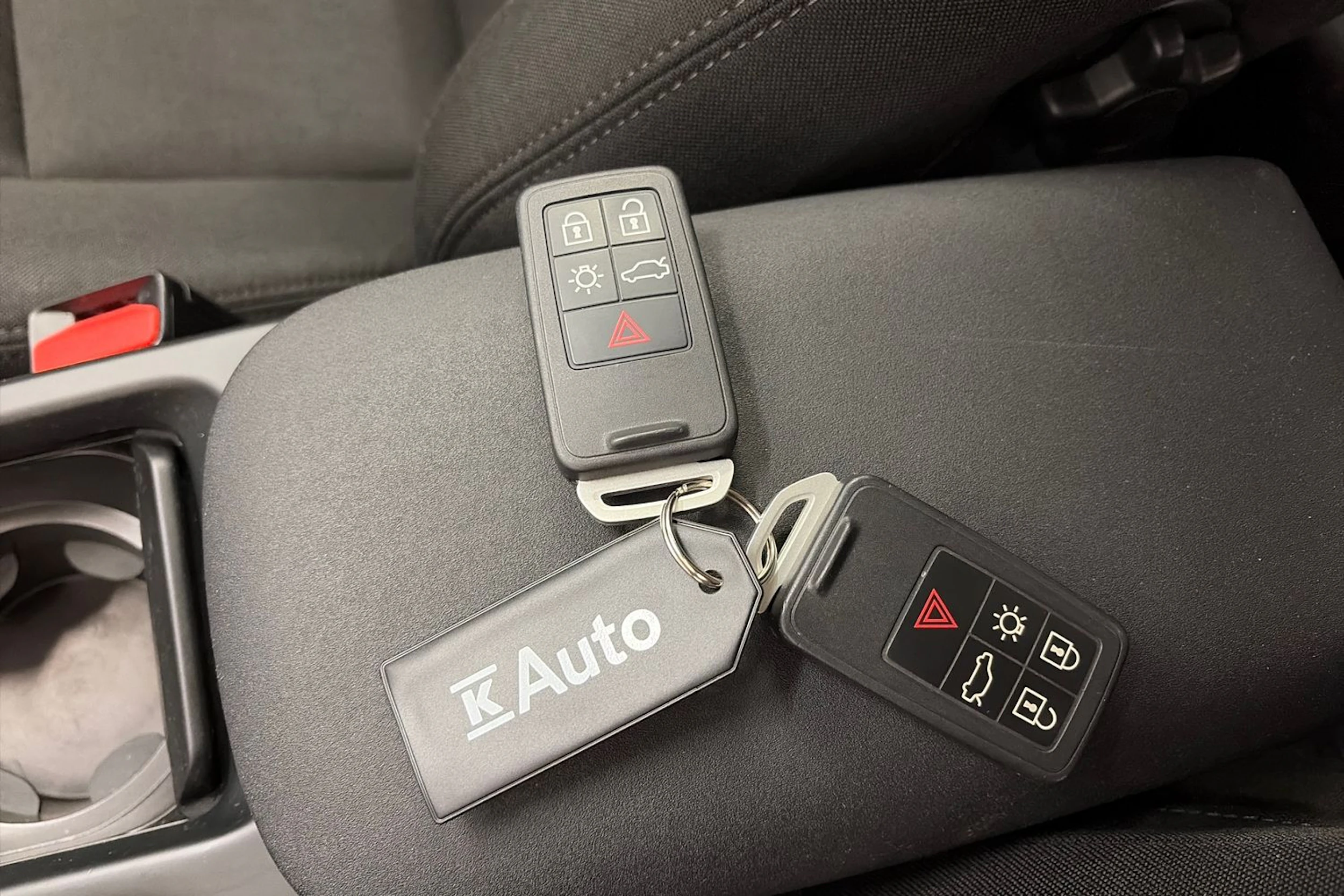 Punainen Volvo V40 2018 kuva 20.