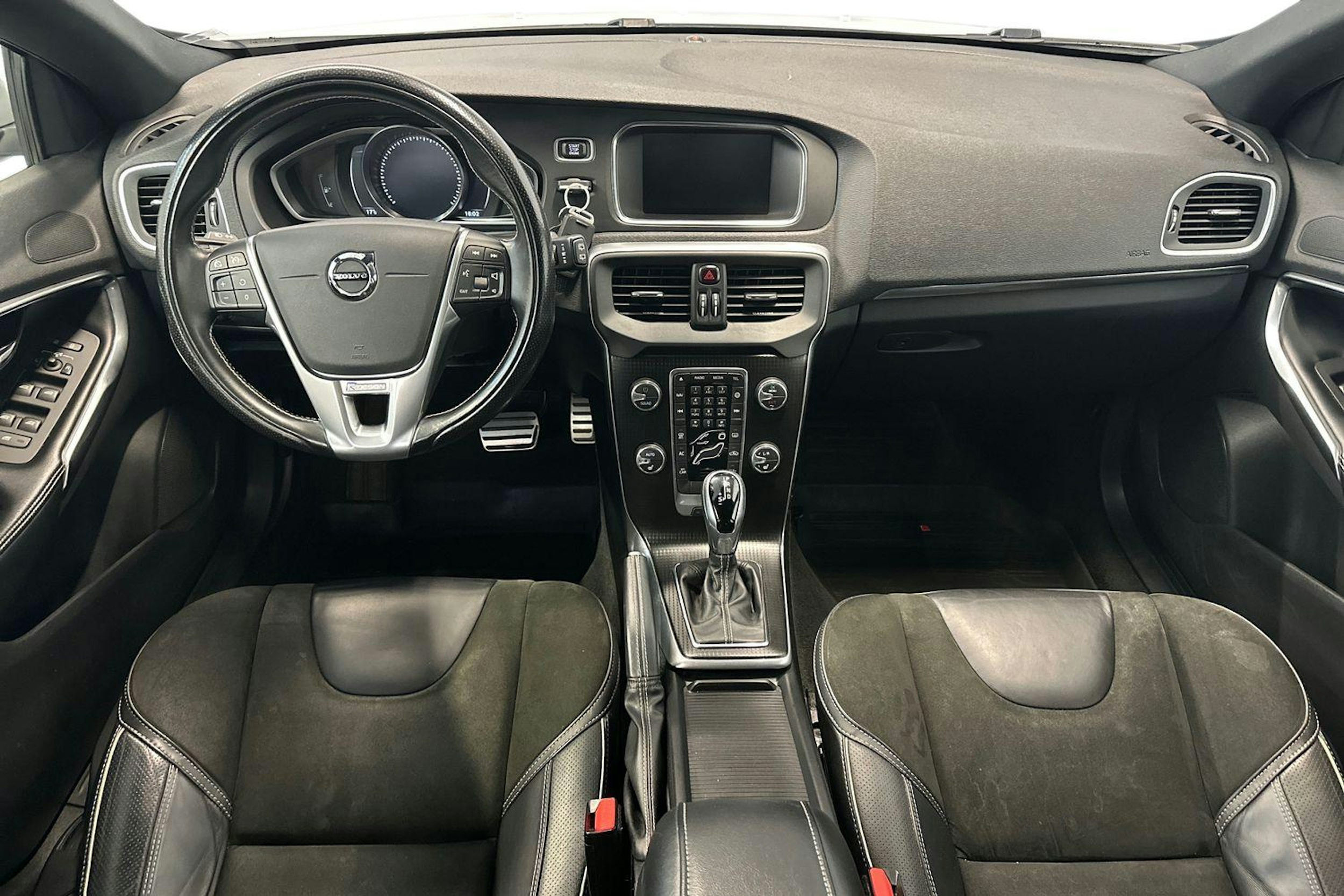 valkoinen Volvo V40 2018 kuva 7.