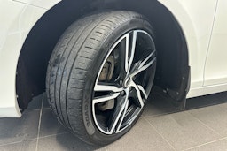valkoinen Volvo V40 2018 kuva 9.