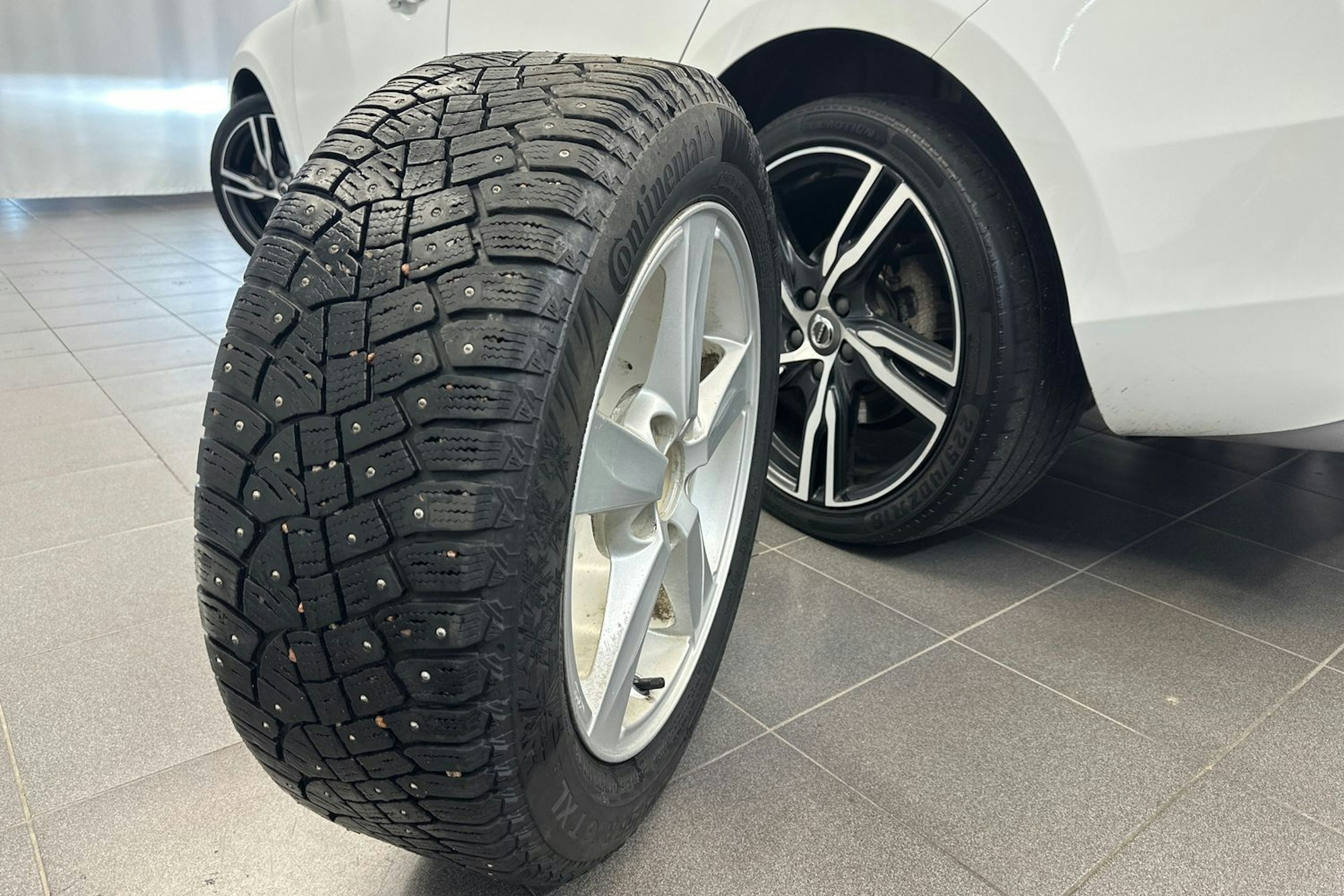 valkoinen Volvo V40 2018 kuva 10.