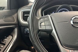 valkoinen Volvo V40 2018 kuva 13.