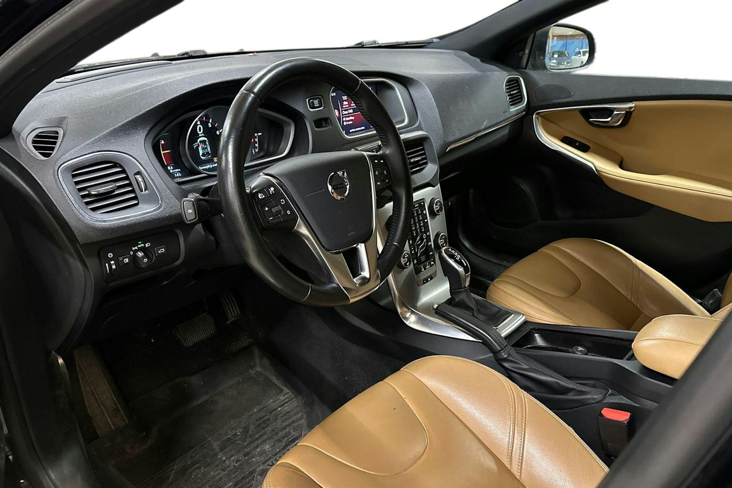 musta Volvo V40 2018 kuva 3.