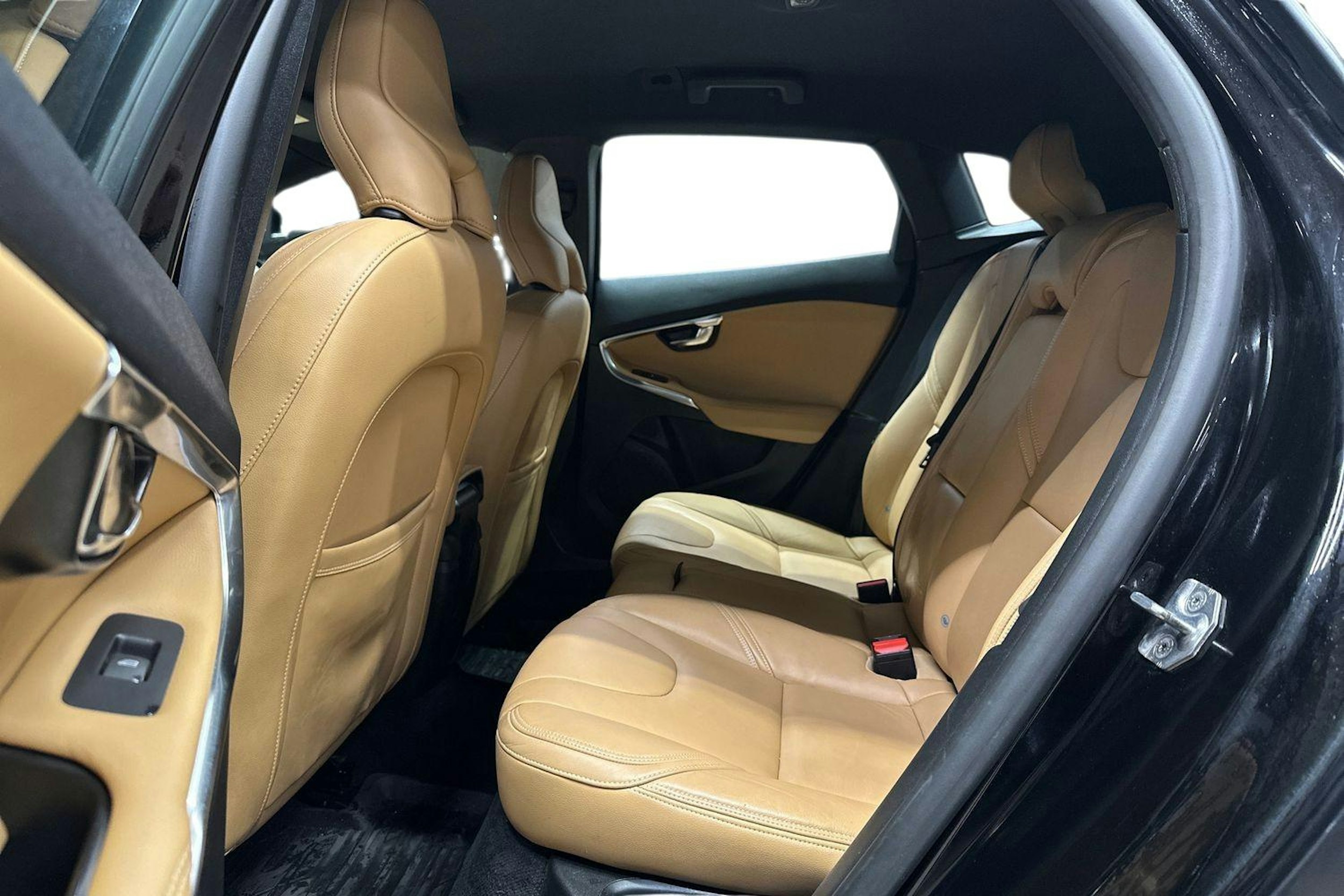 musta Volvo V40 2018 kuva 8.