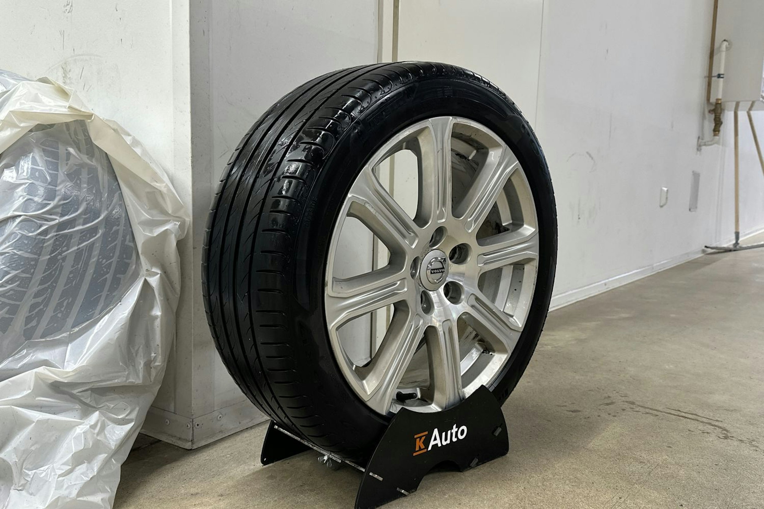 musta Volvo V40 2018 kuva 10.