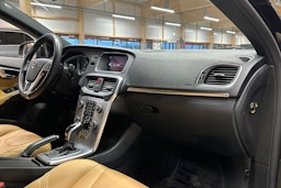 musta Volvo V40 2018 kuva 11.