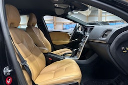 musta Volvo V40 2018 kuva 12.