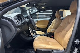 musta Volvo V40 2018 kuva 14.