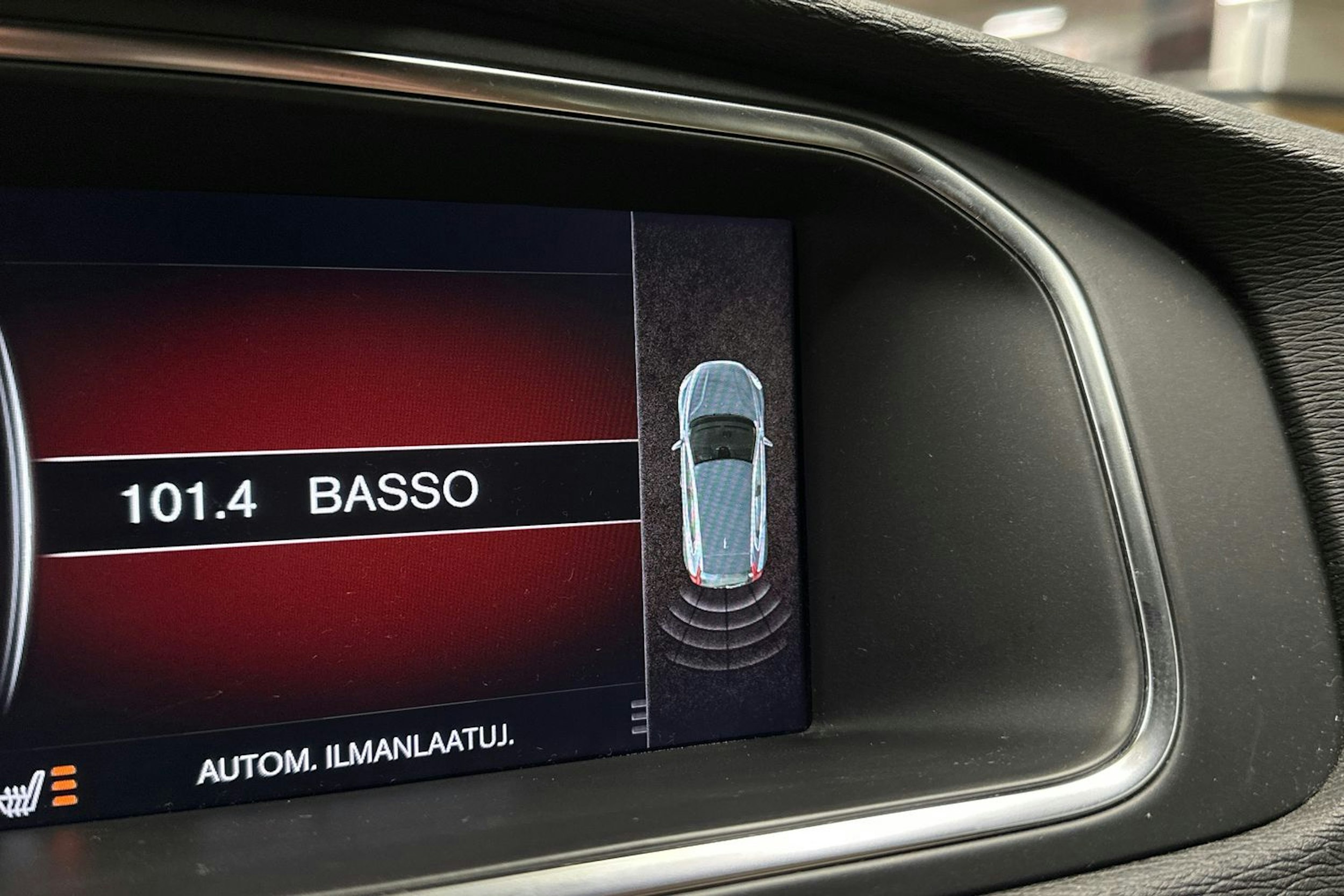 musta Volvo V40 2018 kuva 19.