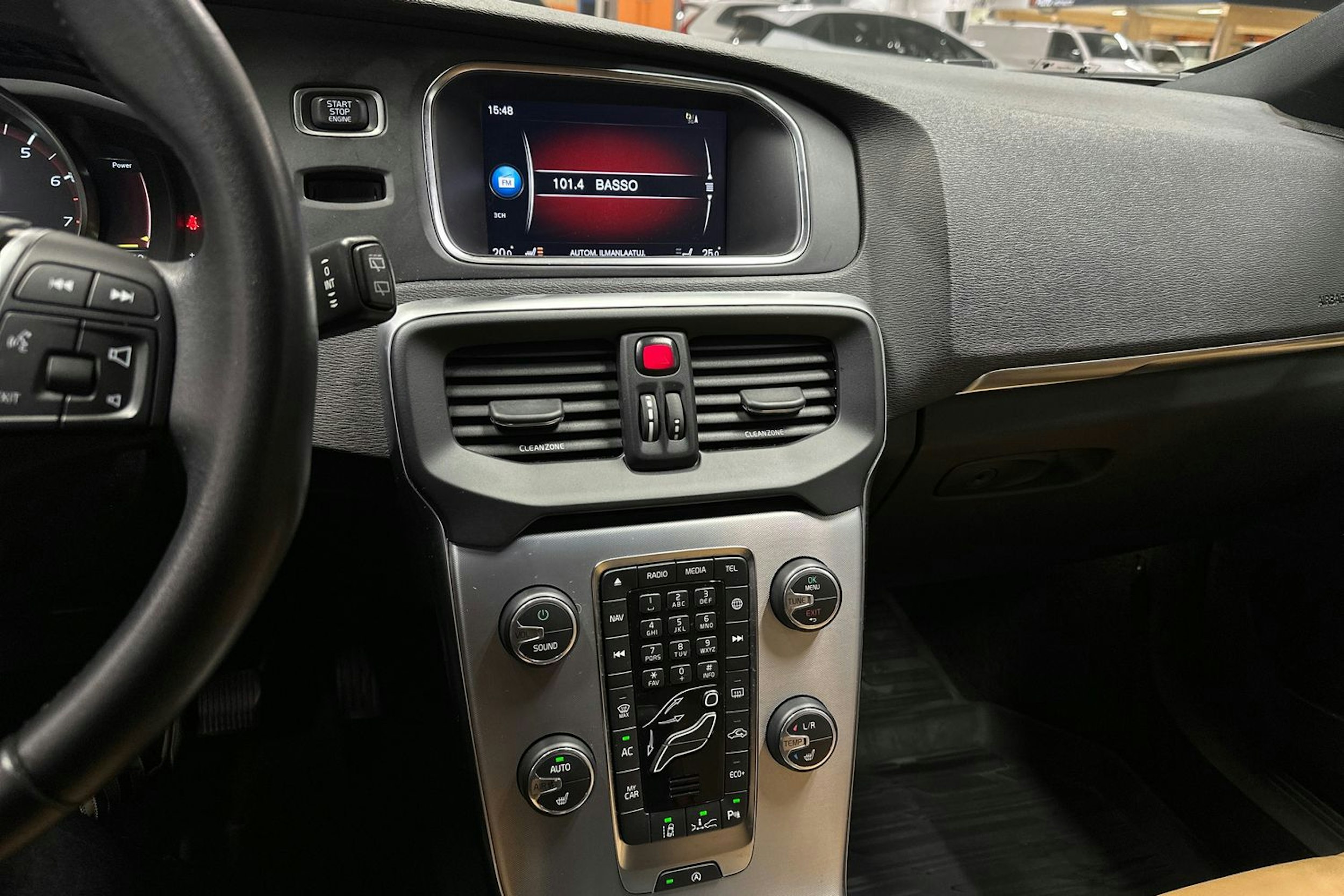 musta Volvo V40 2018 kuva 21.