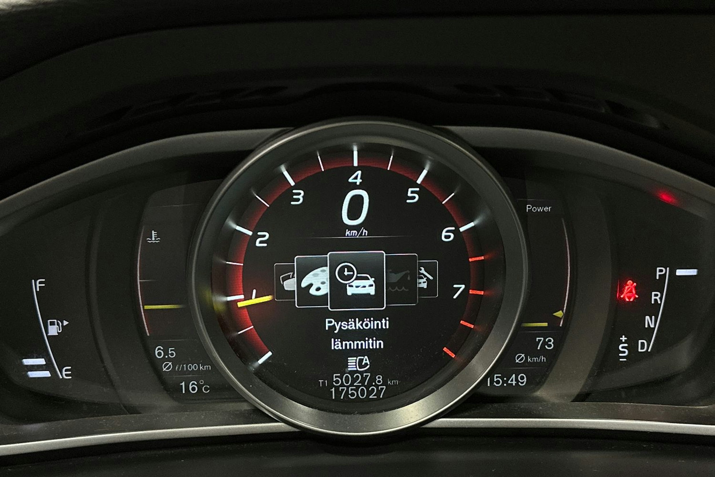 musta Volvo V40 2018 kuva 25.