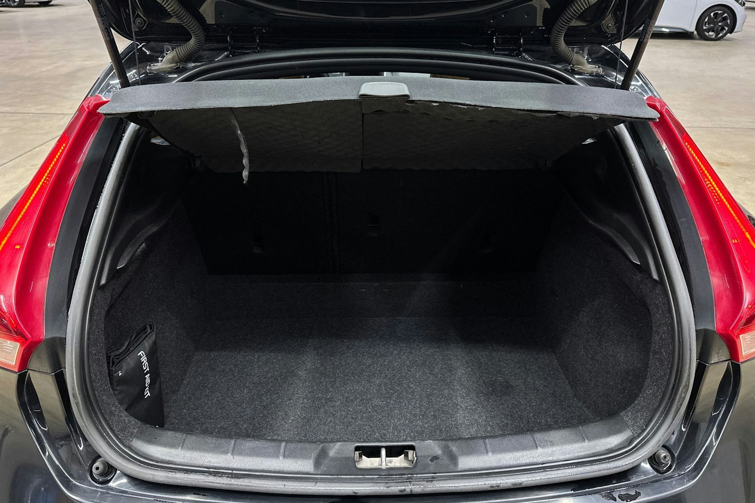 musta Volvo V40 2018 kuva 30.