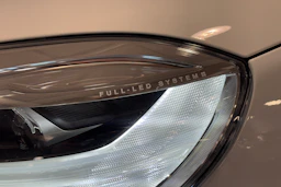 valkoinen Volvo V40 2018 kuva 20.