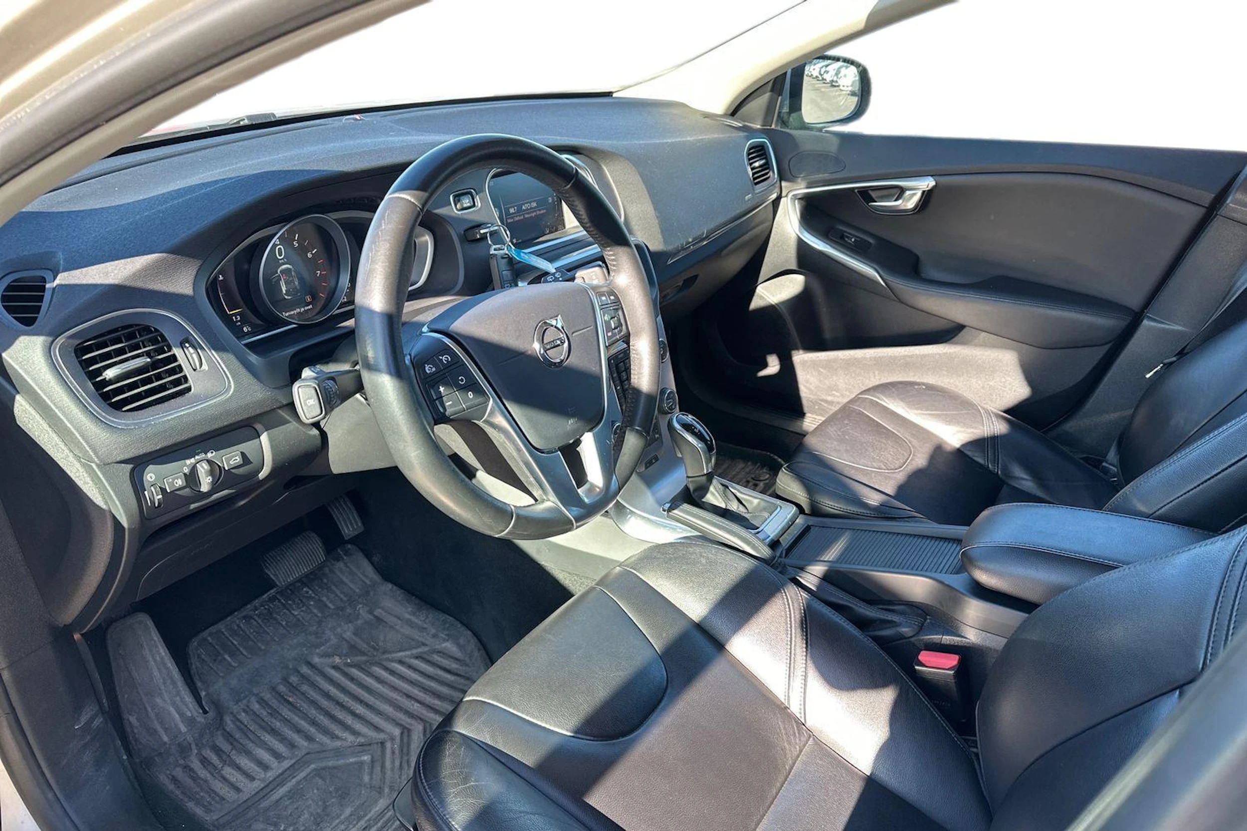 ruskea (beige) Volvo V40 2018 kuva 3.