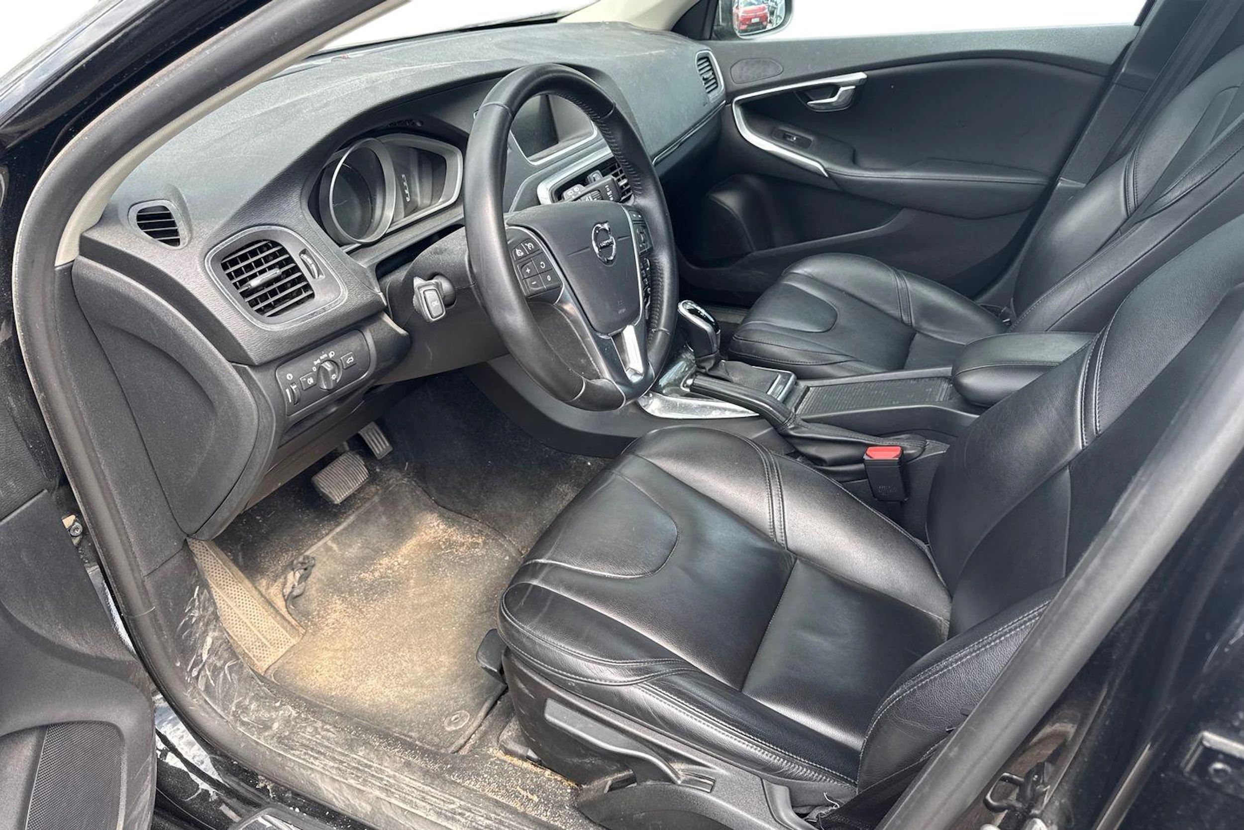 musta Volvo V40 2018 kuva 3.