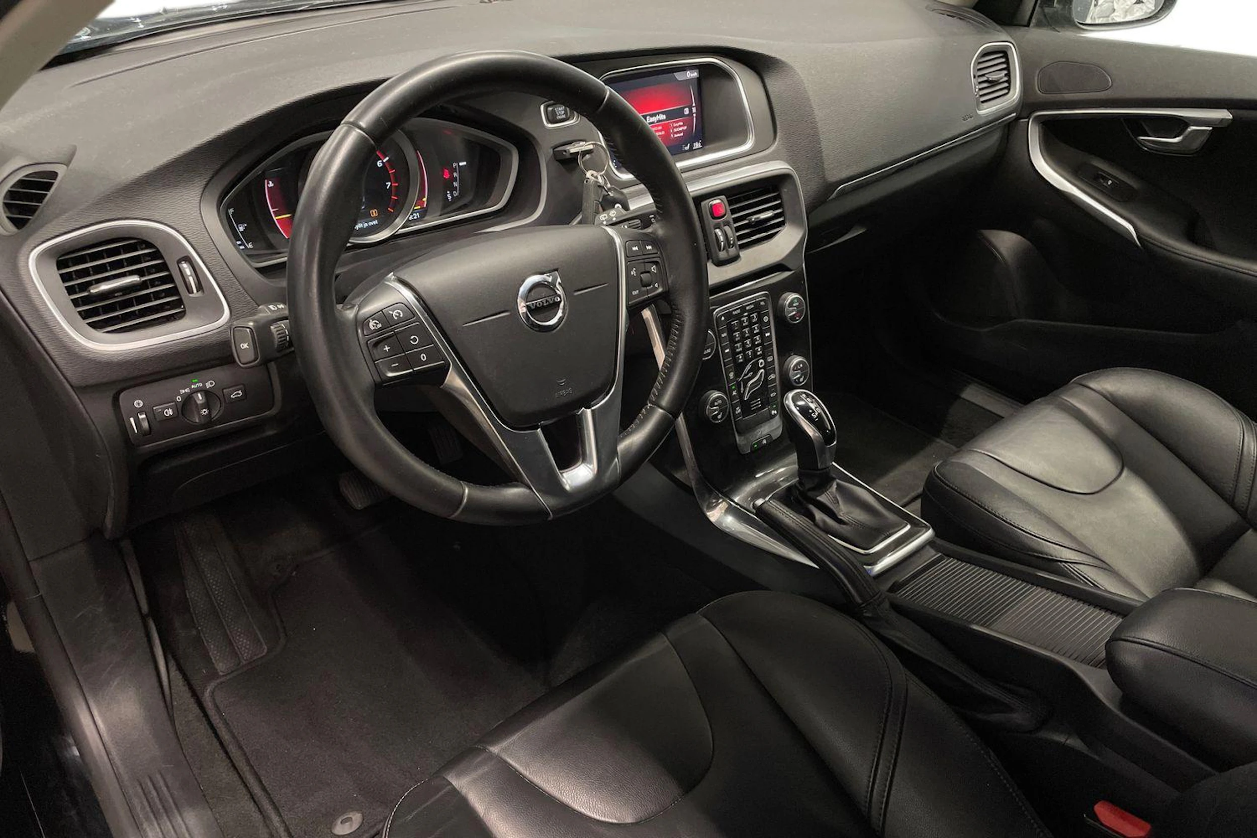 musta Volvo V40 2018 kuva 6.