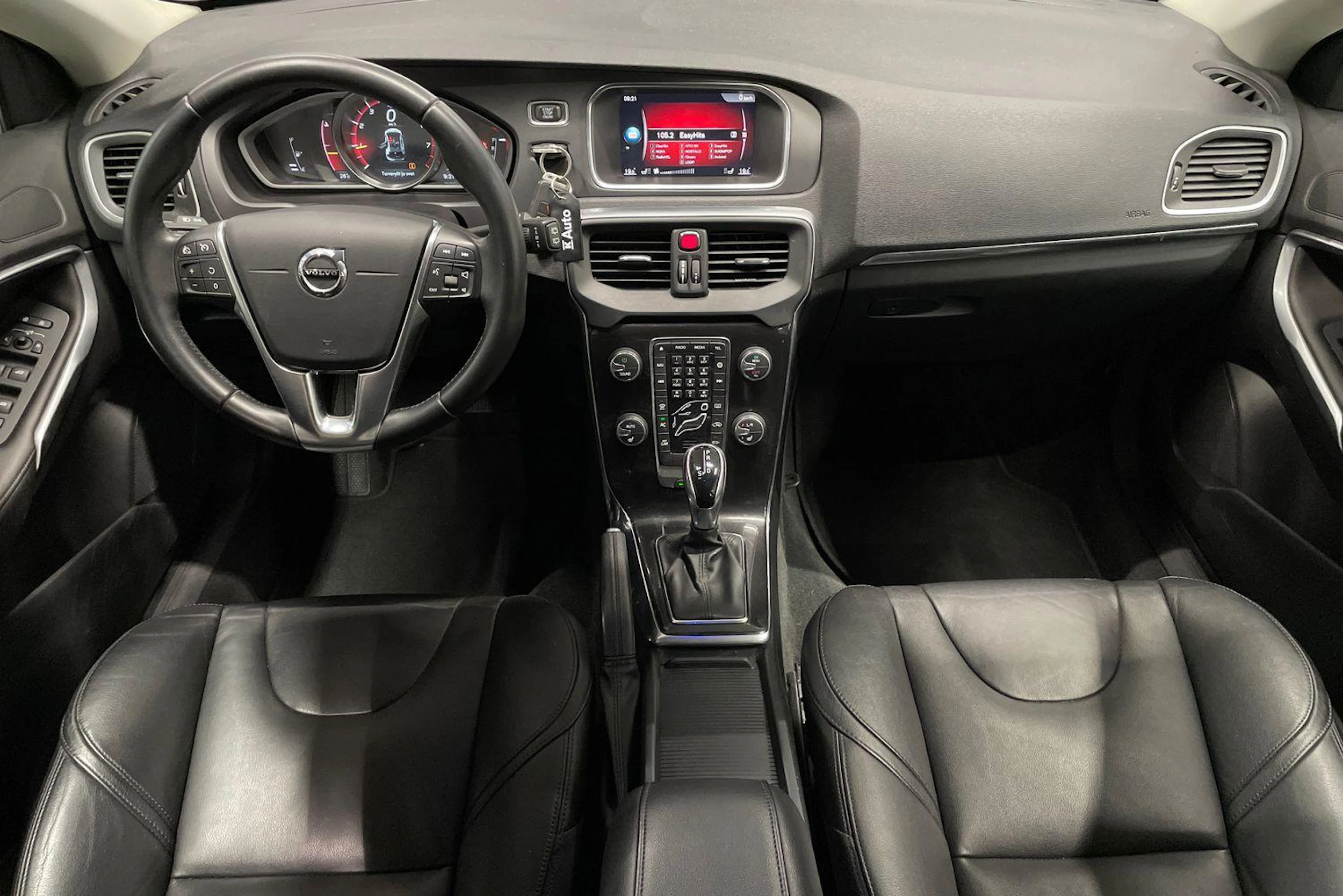 musta Volvo V40 2018 kuva 7.