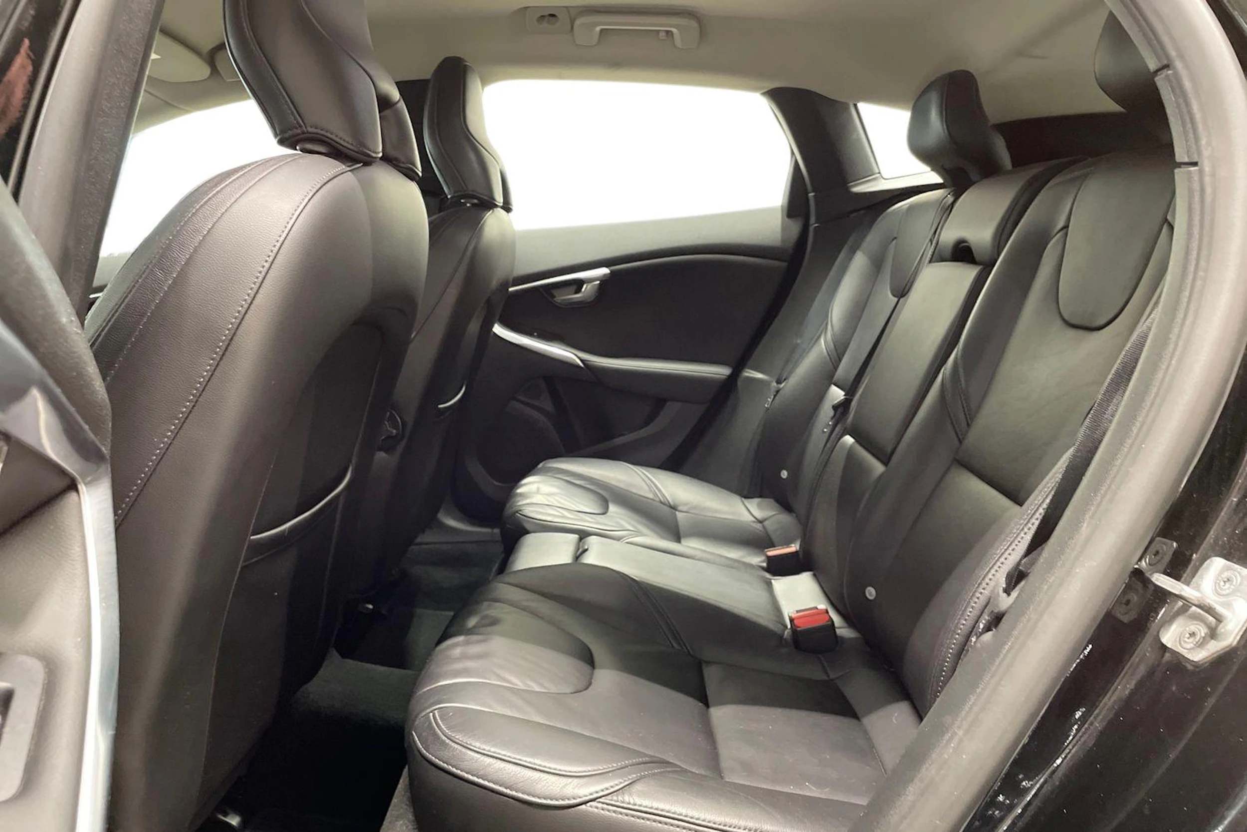 musta Volvo V40 2018 kuva 8.