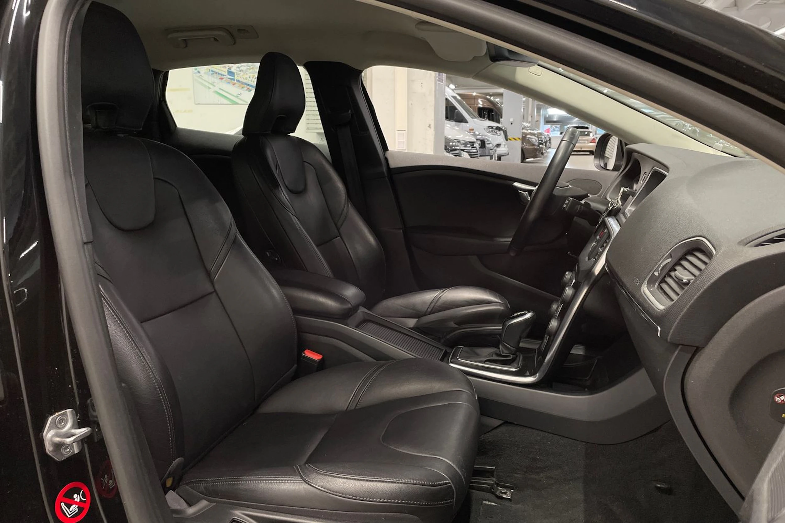 musta Volvo V40 2018 kuva 20.