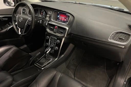 musta Volvo V40 2018 kuva 21.