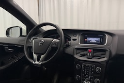 valkoinen Volvo V40 2019 kuva 8.