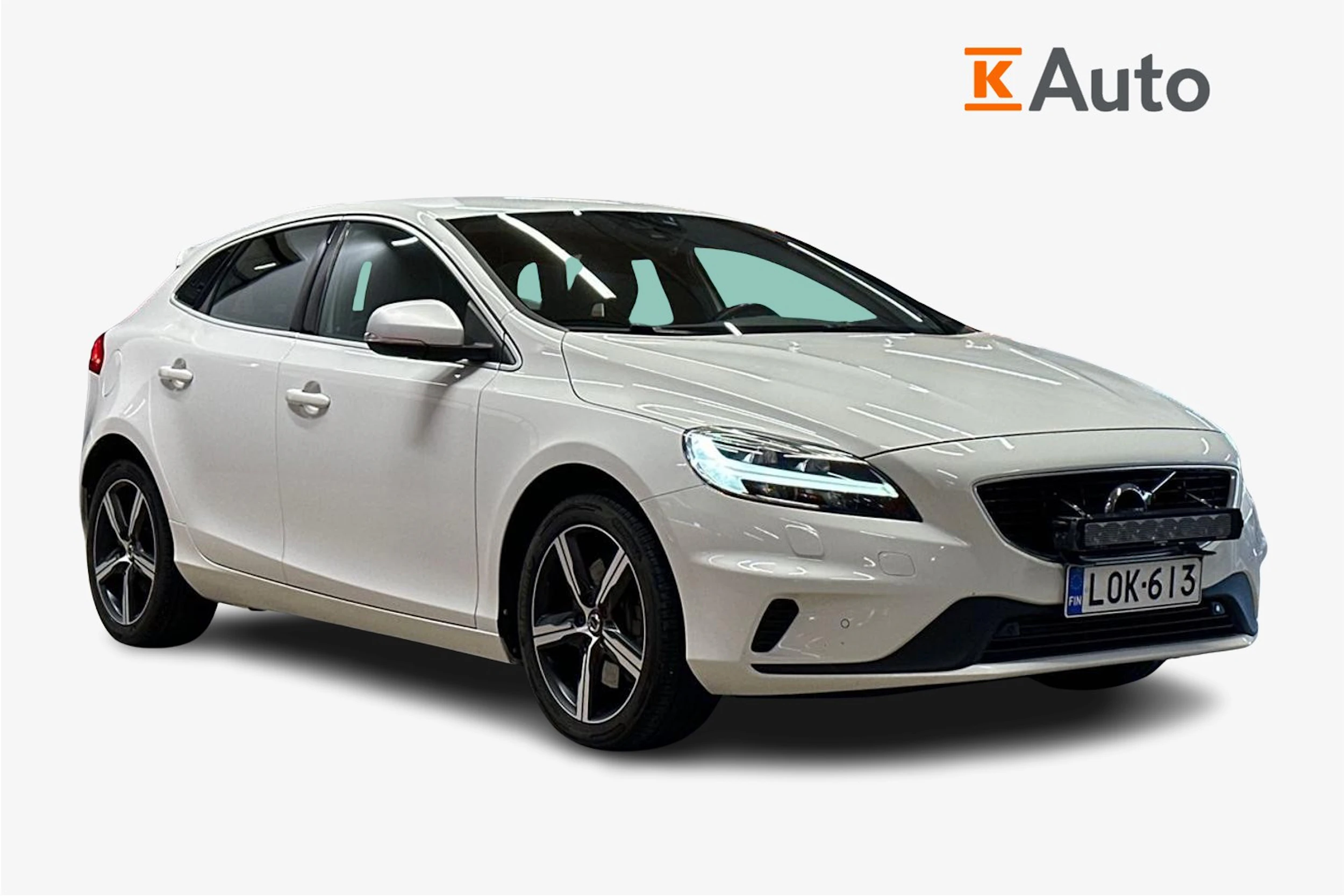 valkoinen Volvo V40 2018 kuva 1.