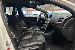 valkoinen Volvo V40 2018 kuva 11.