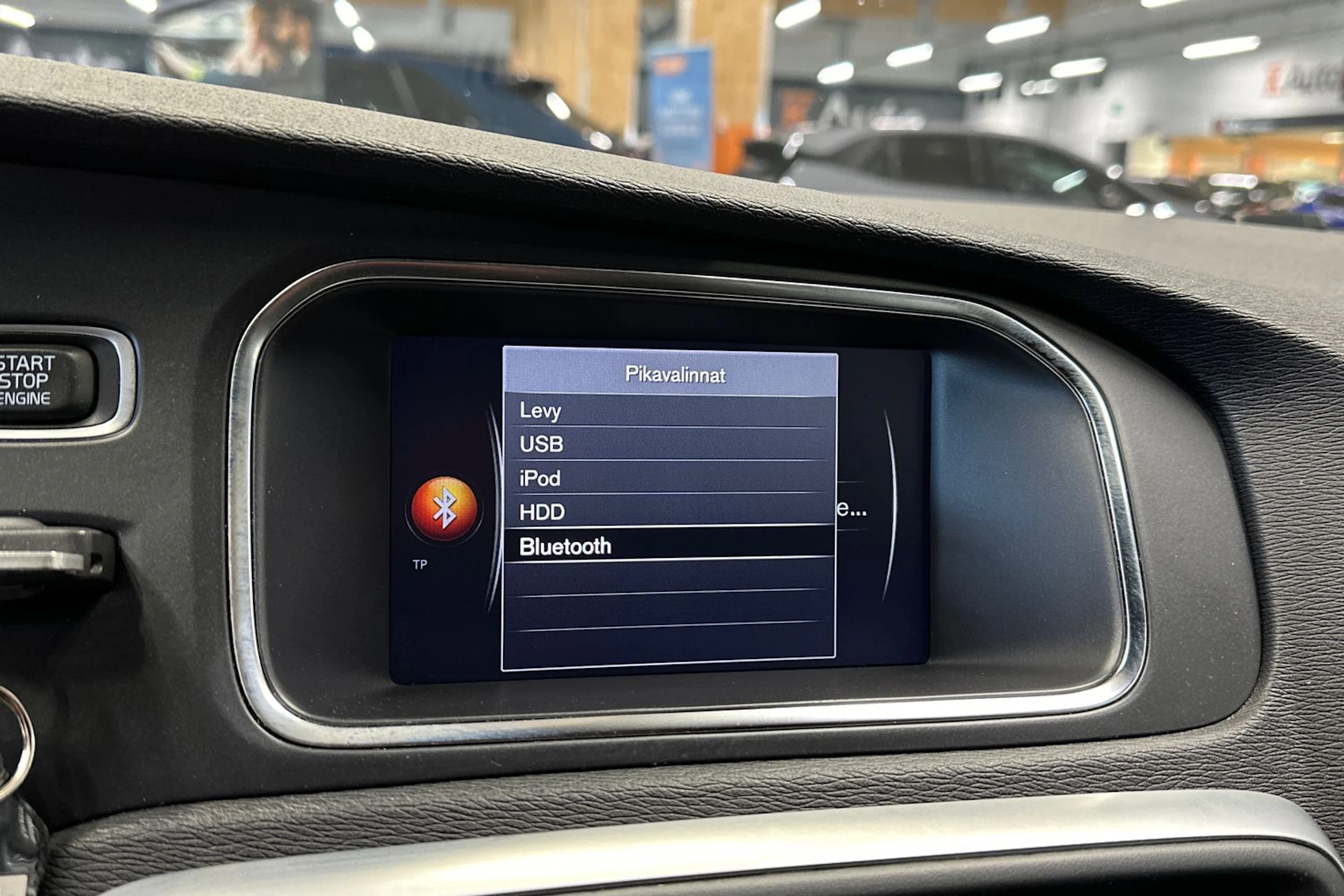 valkoinen Volvo V40 2018 kuva 14.