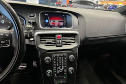 valkoinen Volvo V40 2018 kuva 15.