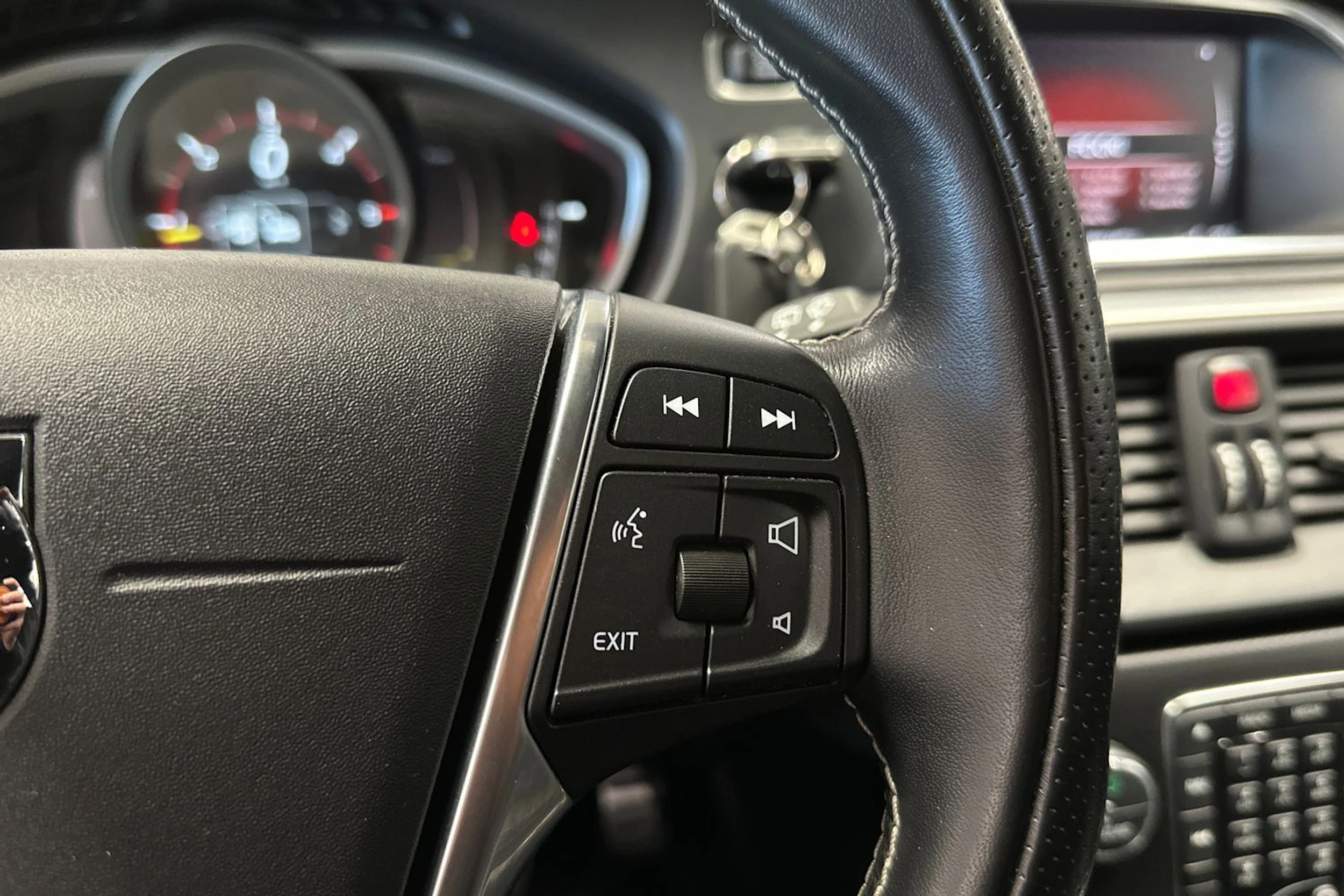 valkoinen Volvo V40 2018 kuva 19.