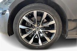musta Volvo V40 2019 kuva 9.