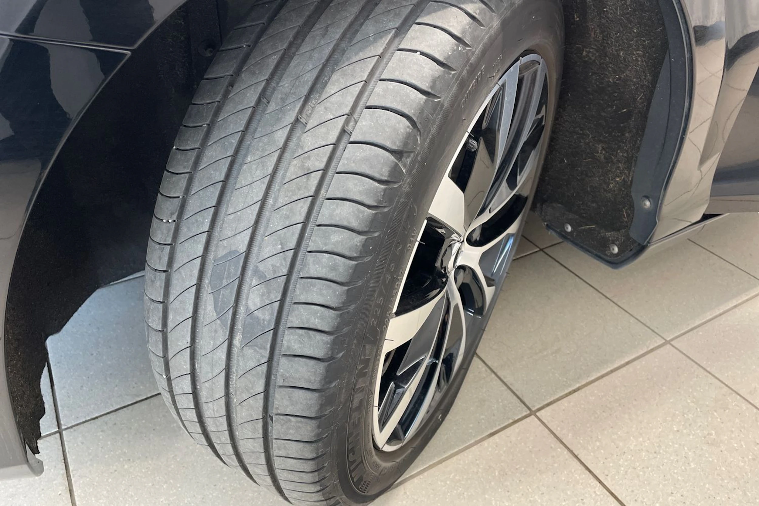musta Volvo V40 2019 kuva 10.