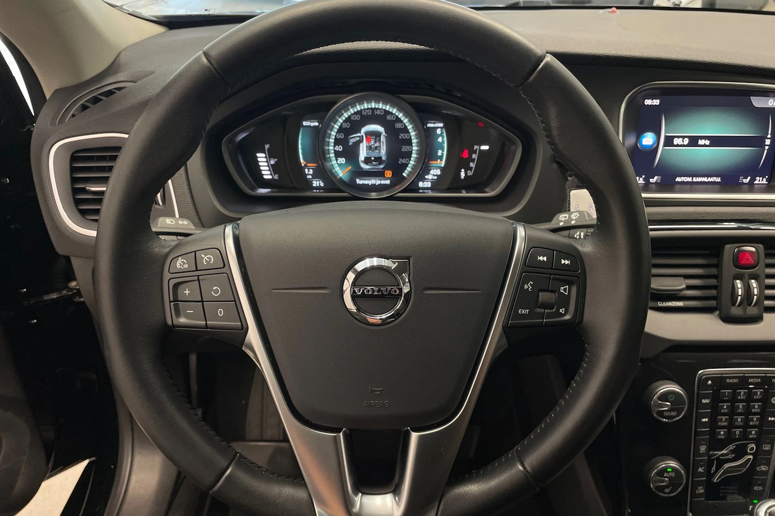 musta Volvo V40 2019 kuva 12.