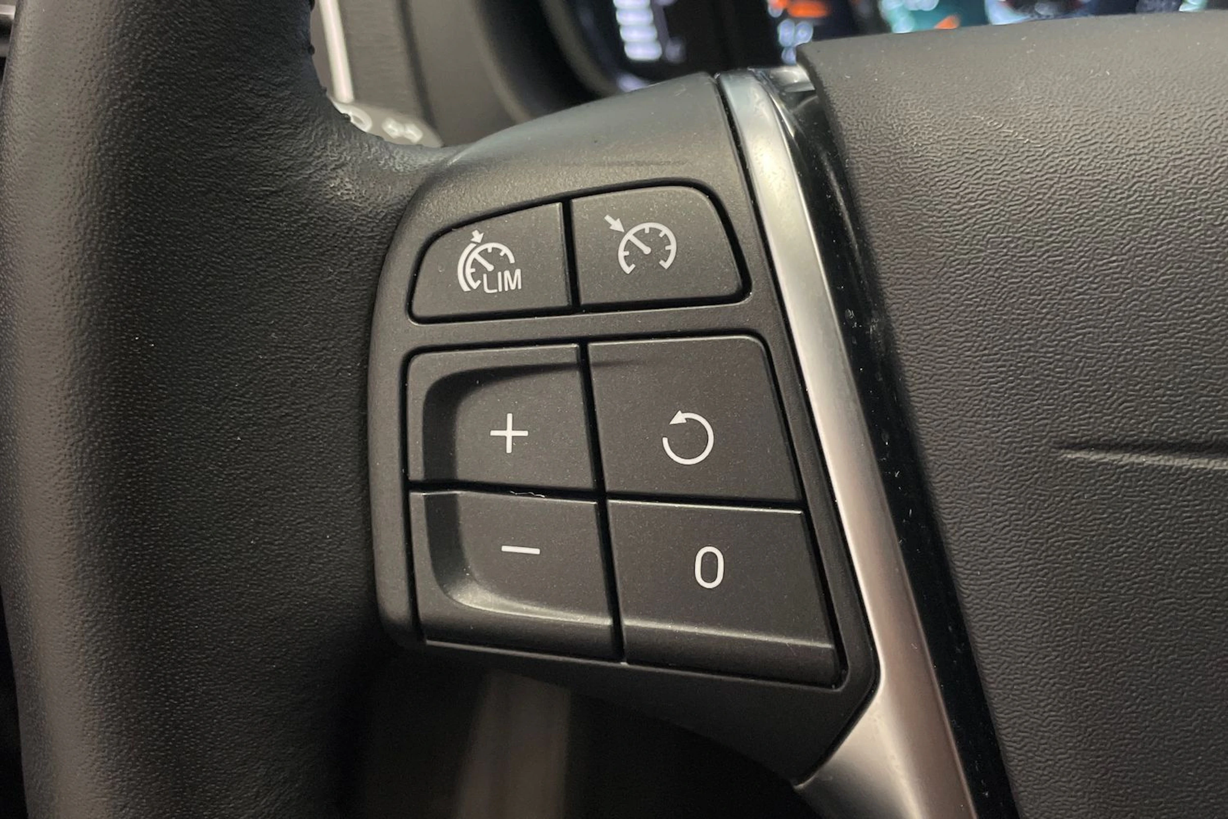 musta Volvo V40 2019 kuva 13.
