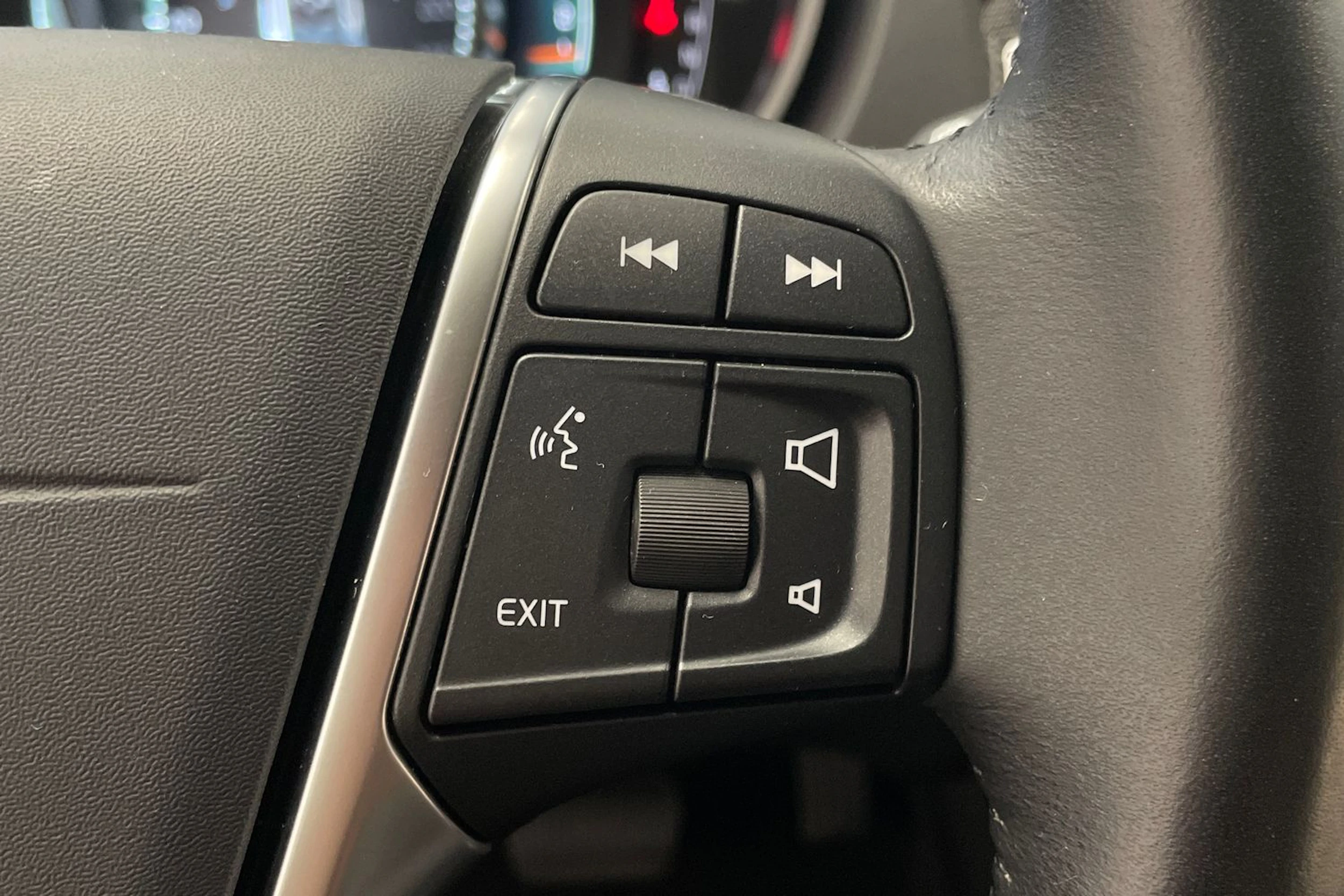 musta Volvo V40 2019 kuva 14.