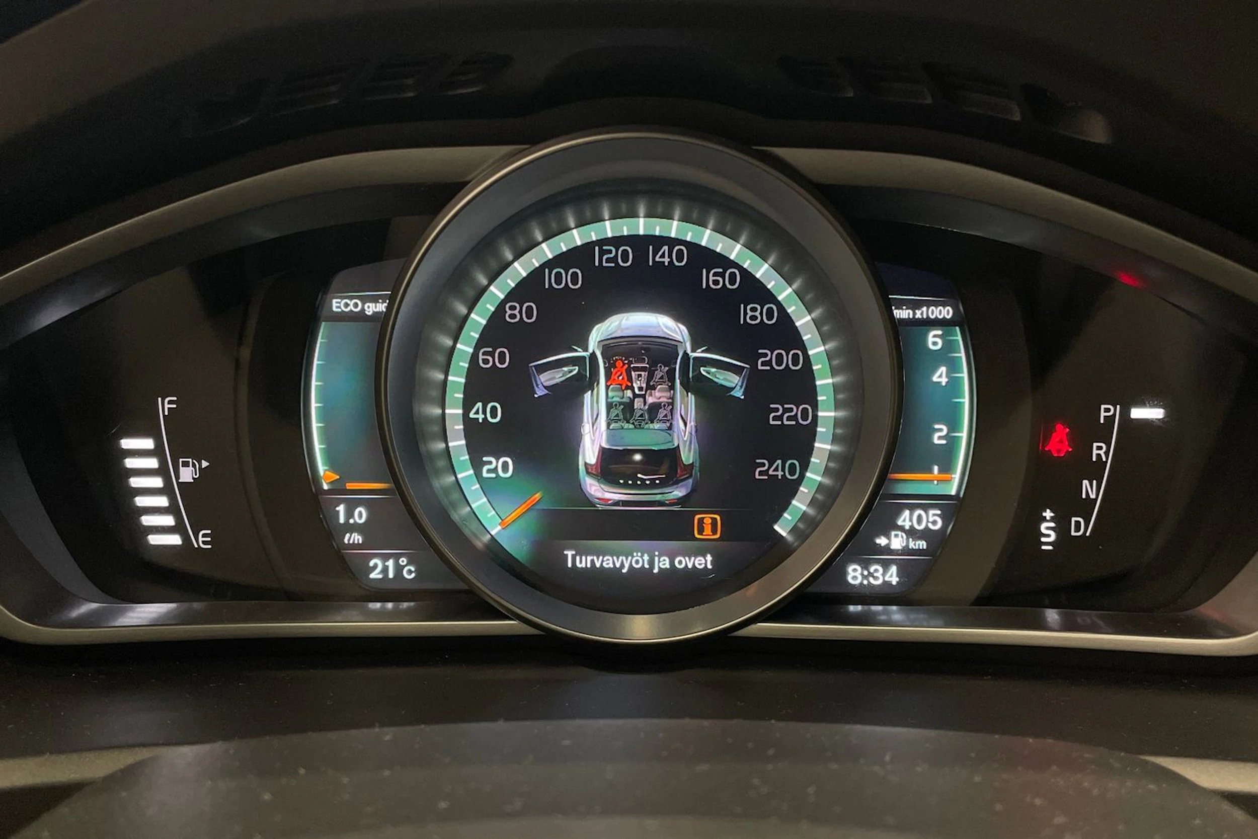musta Volvo V40 2019 kuva 15.