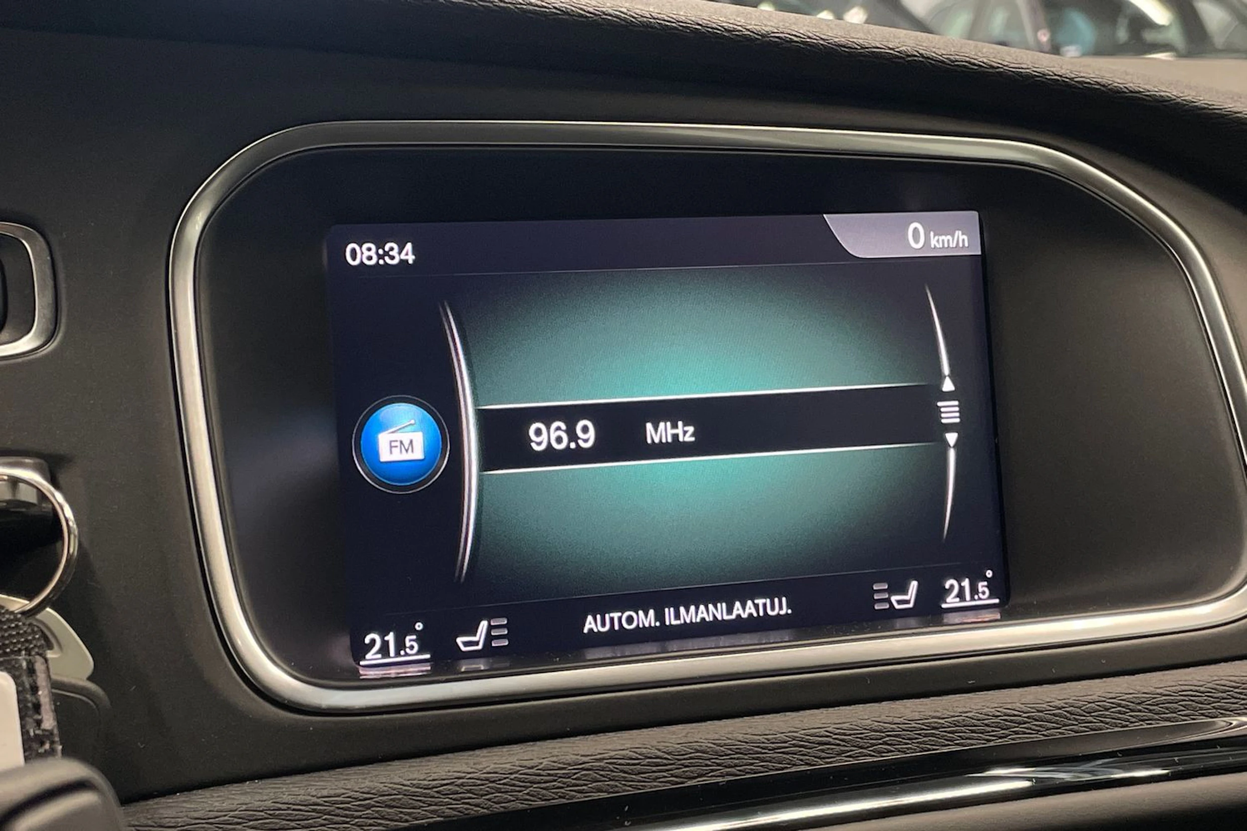 musta Volvo V40 2019 kuva 18.