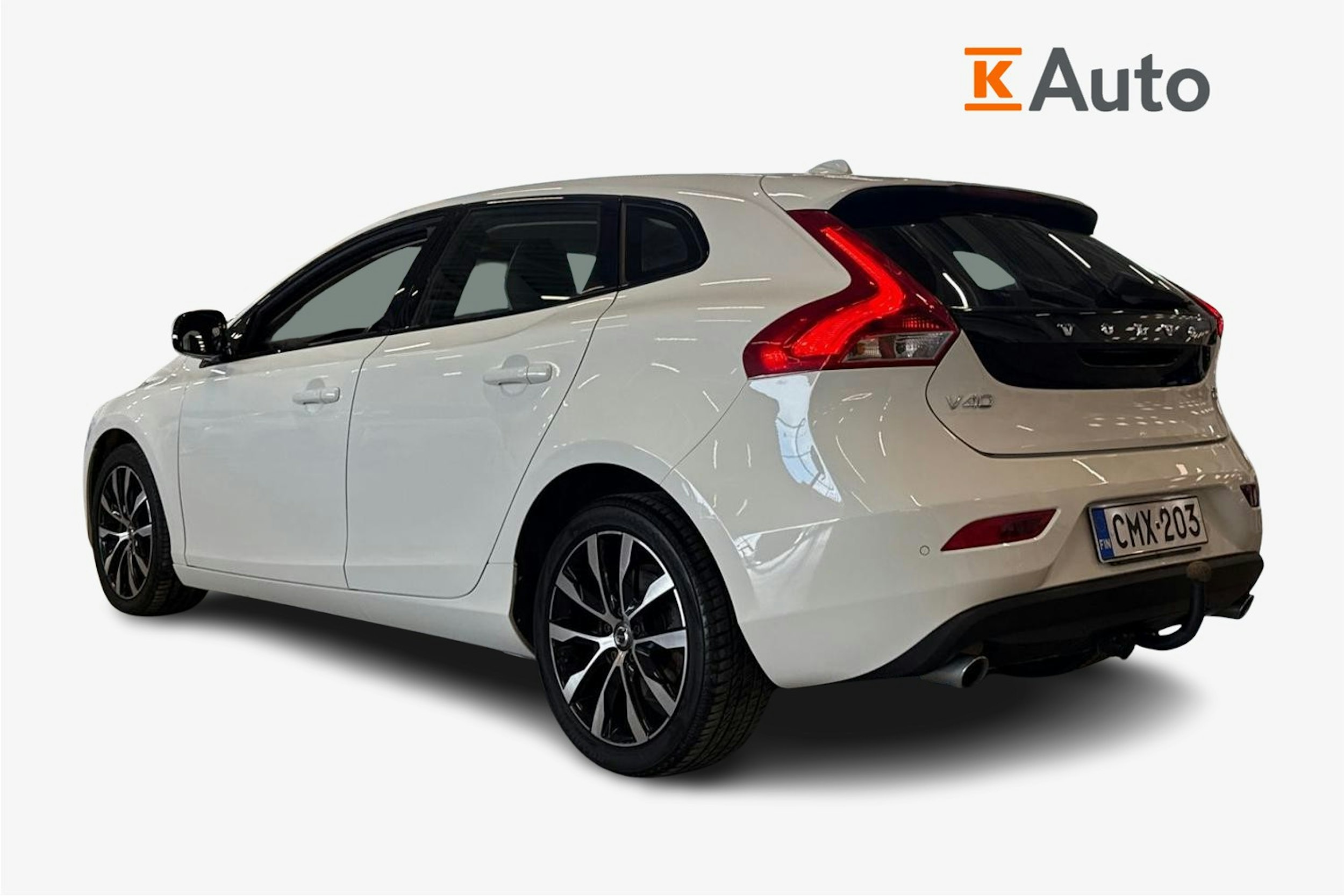 valkoinen Volvo V40 2019 kuva 2.