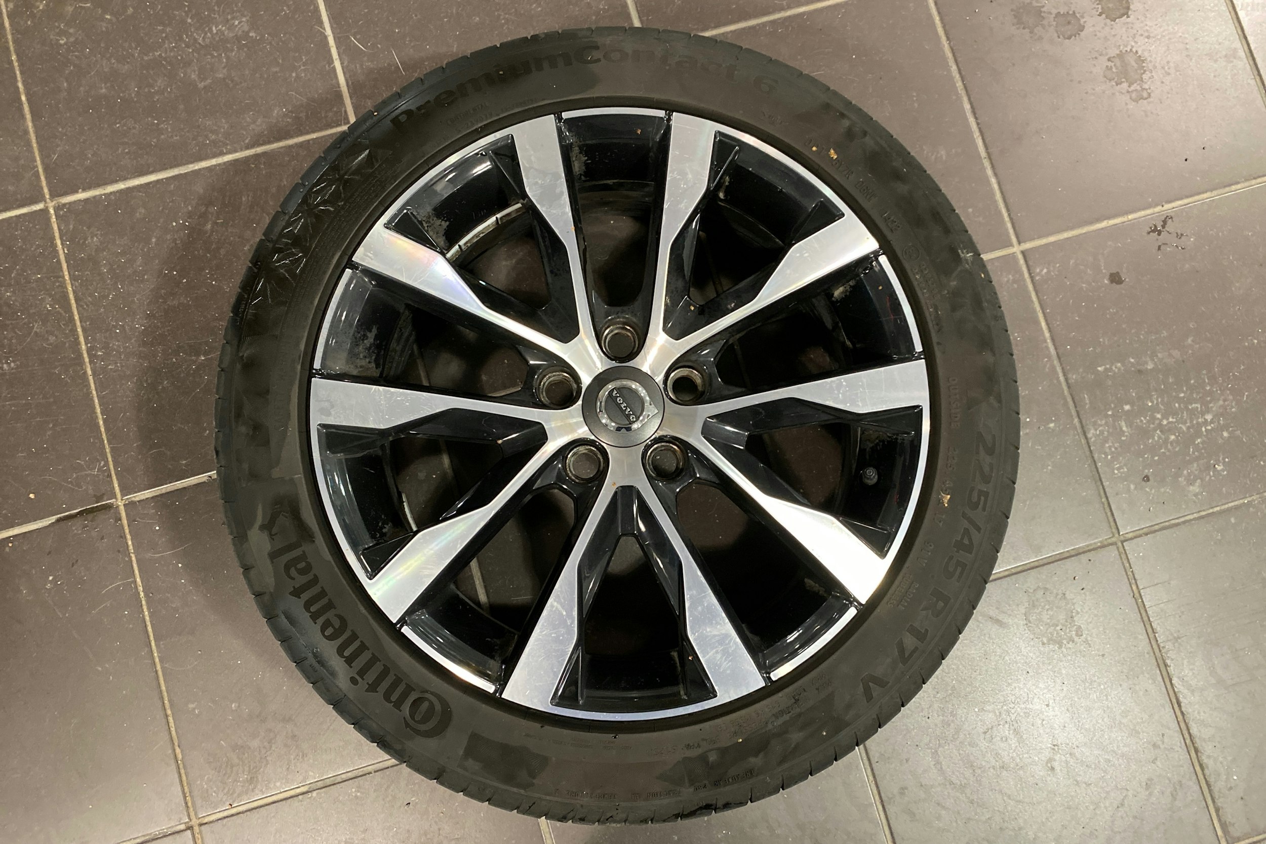 musta Volvo V40 2019 kuva 13.